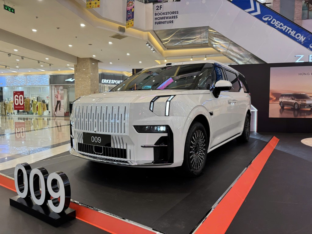 Zeekr Hà Nội – Mãn Nhãn Với Bộ Đôi Zeekr 009 Và Zeekr 7X Trưng Bày Tại Tasco Mall Long Biên