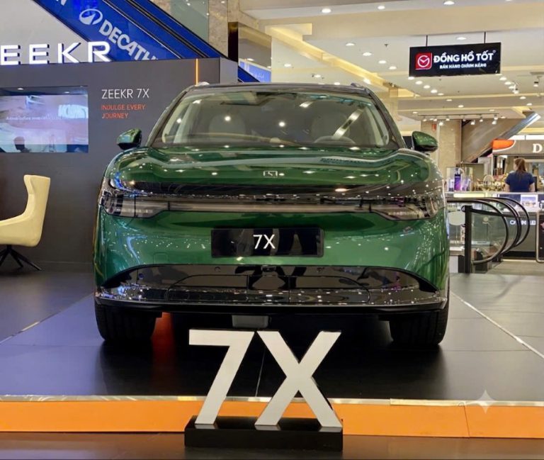 Zeekr 7x màu Xanh Forest Green